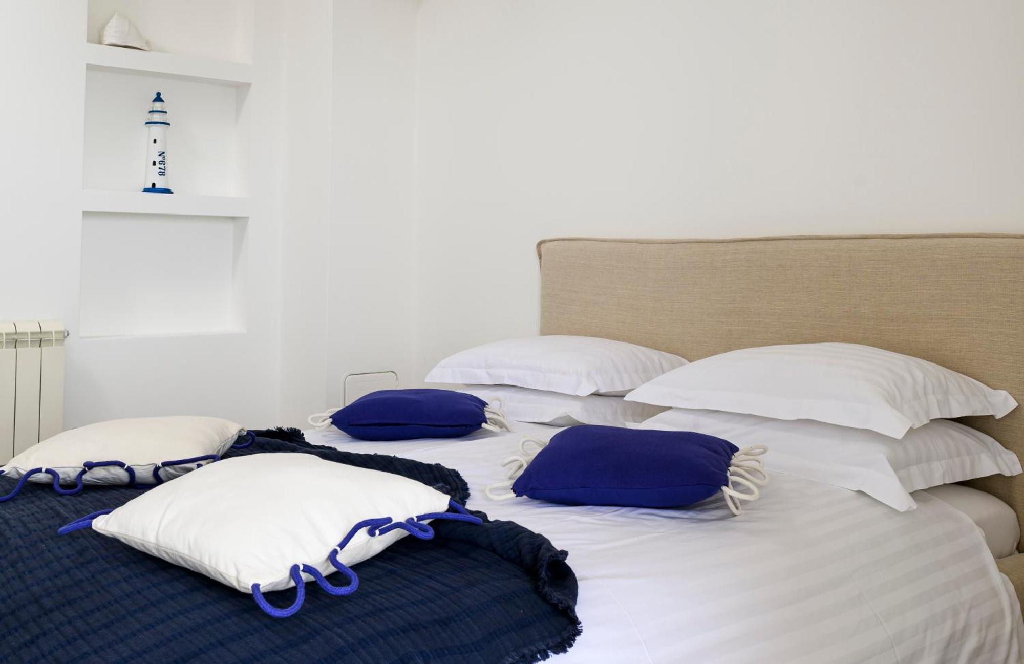 Gallery Luxury Suites & Rooms-Only Adults Split Exterior photo