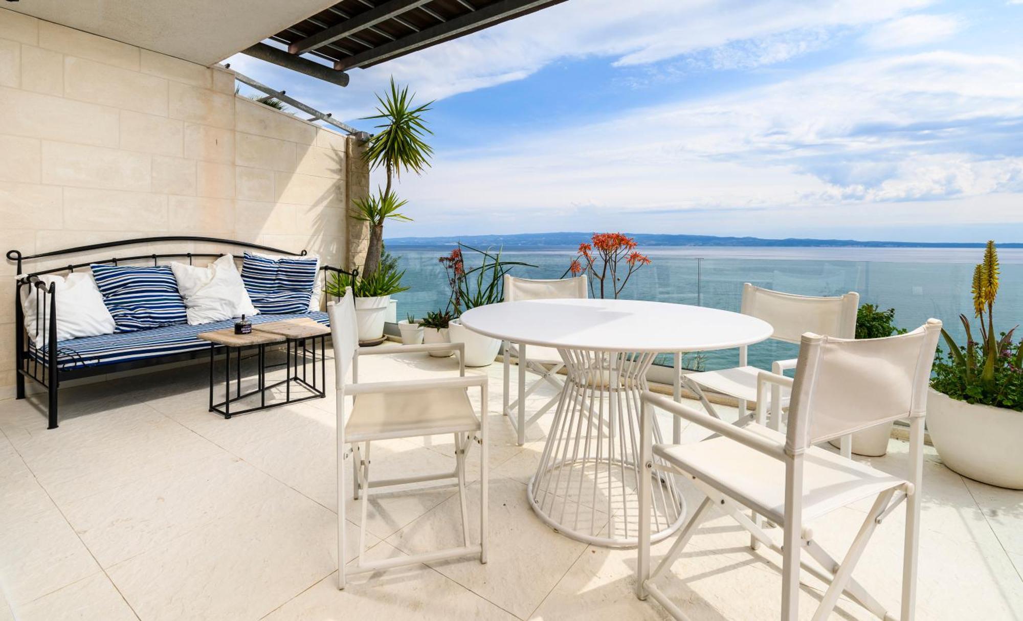 Gallery Luxury Suites & Rooms-Only Adults Split Exterior photo