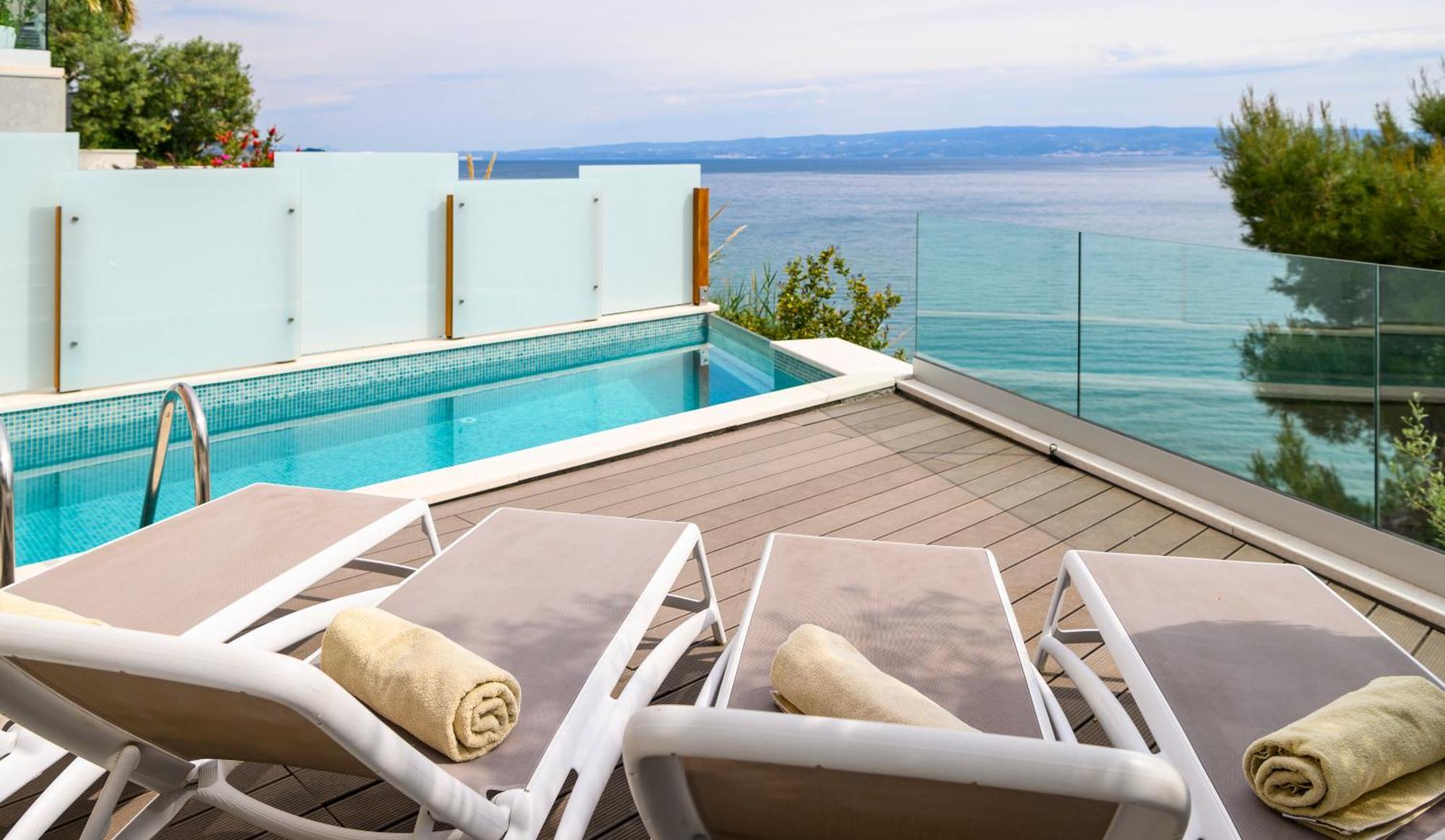 Gallery Luxury Suites & Rooms-Only Adults Split Exterior photo