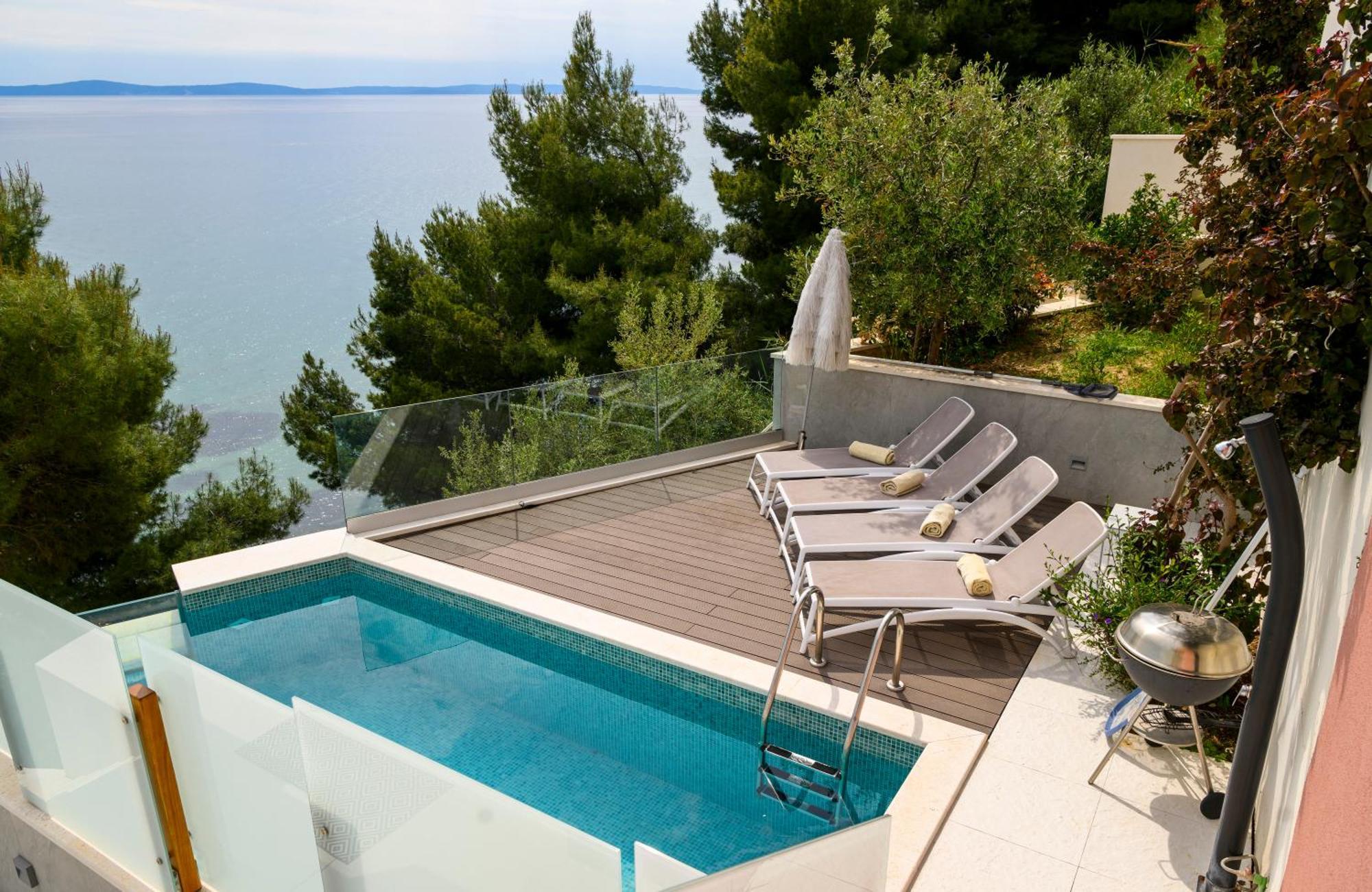 Gallery Luxury Suites & Rooms-Only Adults Split Exterior photo