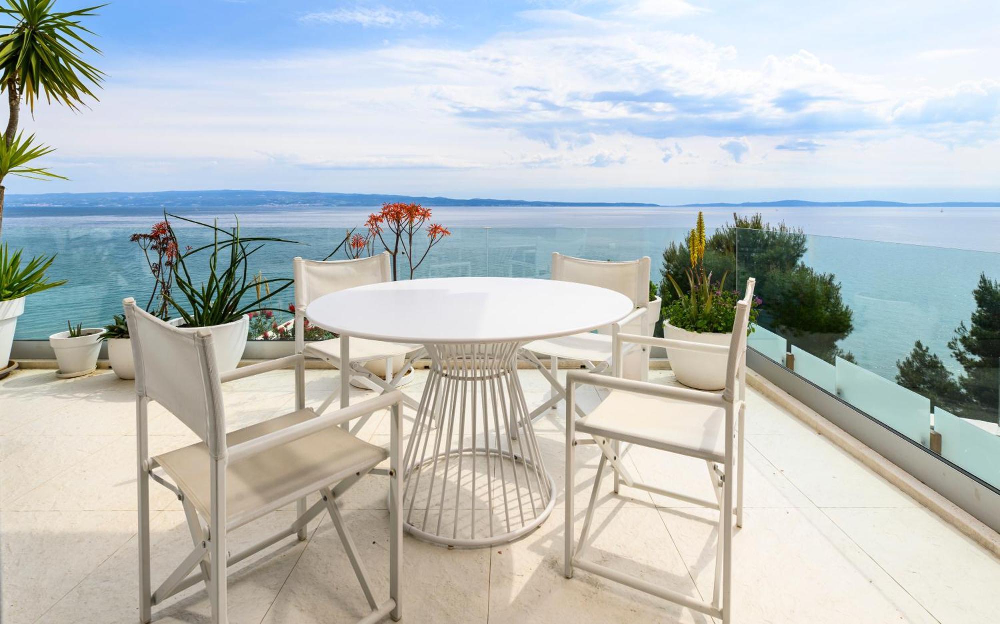 Gallery Luxury Suites & Rooms-Only Adults Split Exterior photo